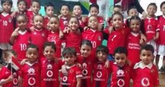 بالفيديو.. حضانة بشبرا تدعم المنتخب بارتداء أطفالها تيشرتات مصر