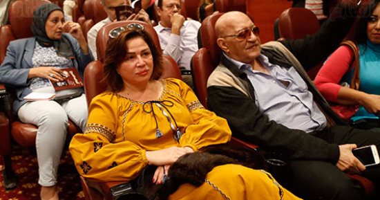 بالصور.. إلهام شاهين لـ مصور: "أوعى كدة ما تحرمنيش من رؤية جمال حسين فهمى" 