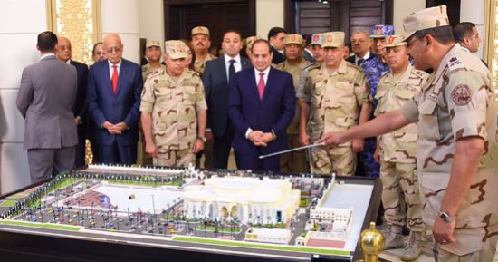 السيسي يستمع لشرح من اللواء كامل الوزير حول المشروعات التنموية للهيئة الهندسية
