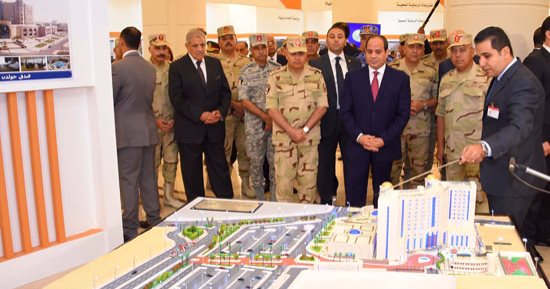 الرئيس السيسي يستمع لشرح بشأن أعرض كوبرى معلق فى العالم بمحور روض الفرج
