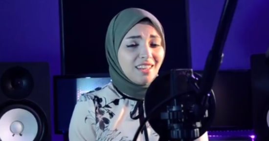 بالفيديو .. فتاة مصرية تخطف أنظار مواقع التواصل الاجتماعى بصوتها الجذاب