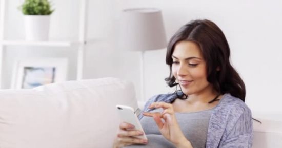 للحفاظ على الجنين.. ابعدى عن الموبايل والكمبيوتر بفترة الحمل