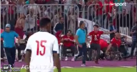 تداول فيديو لمشجع بقدم واحدة يرقص احتفالا بتأهل المنتخب المصرى لكأس العالم