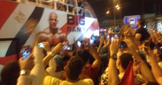 بالصور.. مشجعو بطل كمال الأجسام رامى السبيعى يستقبلونه بالمطار