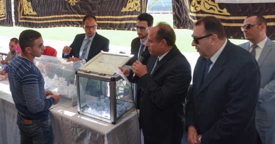 بالصور.. محافظ الإسكندرية يشهد القرعة العلنية لمشروع إسكان الشباب