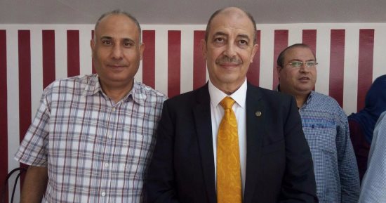 بالصور.. أسرة قناة الدلتا تكرم رئيسها السابق بعد بلوغه سن المعاش