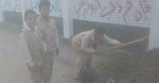عمالة التلاميذ.. مدرسة بدمنهور تستغل الطلاب للعمل فى السخرة