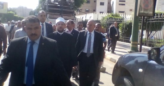 بالفيديو والصور.. وزير الأوقاف يوزع اللحوم على الأسر الأكثر احتياجا بالمنيا