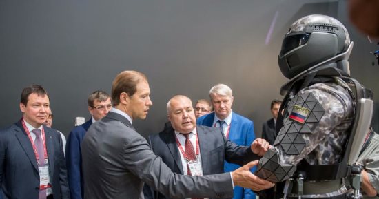 بالصور.. الجيش الروسى يطلق زيا جديدا مقاوم للإشعاعات النووية