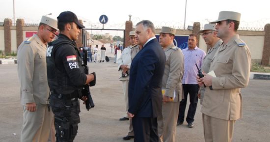 رئيس أكاديمية الشرطة يفاجئ الخدمات الأمنية بمحيط الأكاديمية بزيارة تفقدية