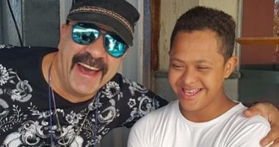 محمد سعد يلبى دعوة طفل من ذوى الاحتياجات الخاصة.. ومى كساب: ربنا يجبر بخاطرك