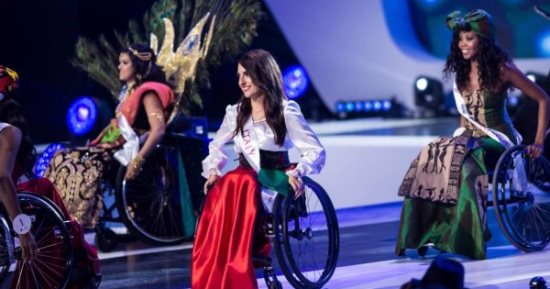 بالفيديو.. بيلاروسية تحصد أول لقب ملكة جمال العالم على كرسى متحرك
