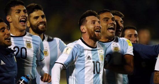 الأرجنتين فى كأس العالم.. صحافة أوروبا تحتفل بتأهل التانجو.. ميسي لا يفشل أبدًا.. هاتريك الجوهرة أمام الإكوادور يعيد آمال العملاق اللاتينى.. رونالدو يرافق البرغوث إلى المونديال.. وفرنسا أحدث المتأهلين