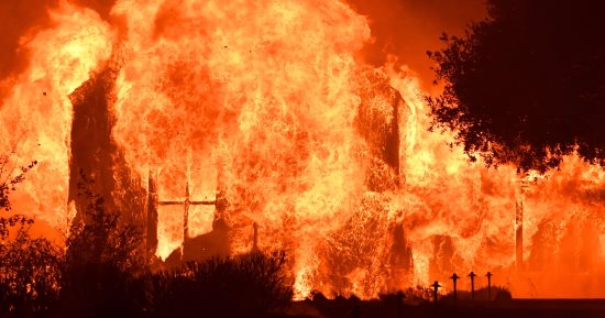 بالصور.. ارتفاع حصيلة ضحايا حرائق كاليفورنيا لـ17 قتيلا وفقدان 150 شخصا