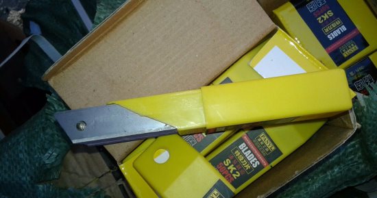 بالصور.. ضبط 750 ألف كتر داخل حاوية قادمة من الصين بميناء غرب بور سعيد