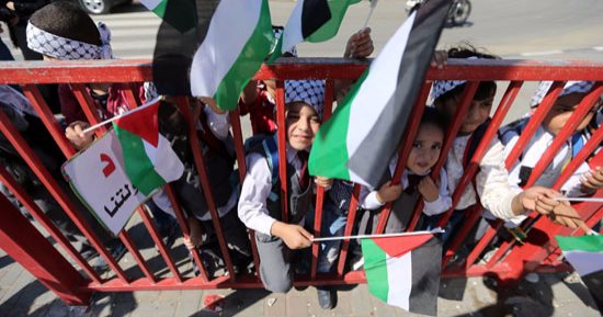 الأعلام المصرية تزين سماء غزة بعد نجاح المصالحة الفلسطينية