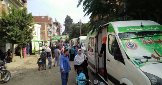 توقيع الكشف الطبى على 1000 حالة فى قافلة طبية بالشرقية  