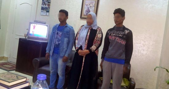 عاطل يقتل ربة منزل بمساعدة زوجته لسرقة "فيزا" صرف المعاش بالغربية
