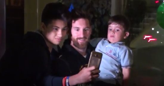 بالفيديو.. ماتيو يحرج ميسى مع أحد المعجبين أثناء عودته من الأرجنتين
