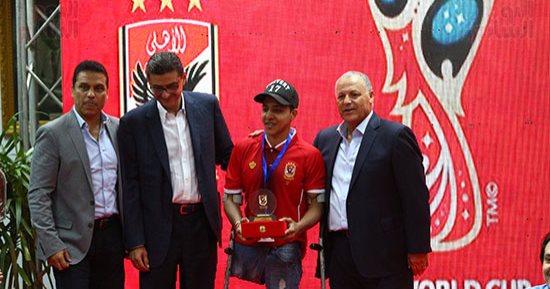 مشجع المنتخب ذو الاحتياجات الخاصة يساند الأهلى أمام الاتحاد السكندرى