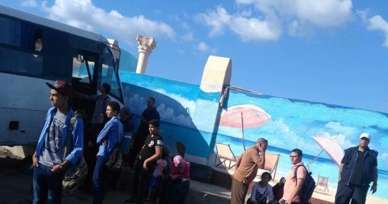 قارئ يشارك بصورة لاصطدام أتوبيس بسور فى العوايد بالإسكندرية