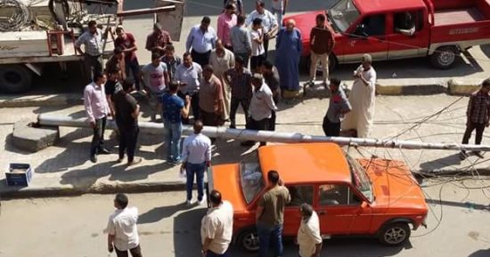 بالصور.. "امسك مخالفة" تساقط أعمدة الإنارة على المواطنين والسيارات بطوخ