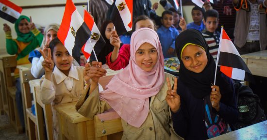 صورة اليوم.. حيوا العلم حسوا بقيمته