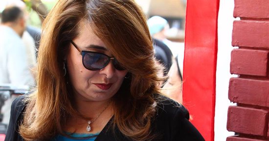 بالفيديو.. غادة والى ووزيرة التخطيط تتبرعان لصندوق تحيا مصر فى معرض سميرة أحمد