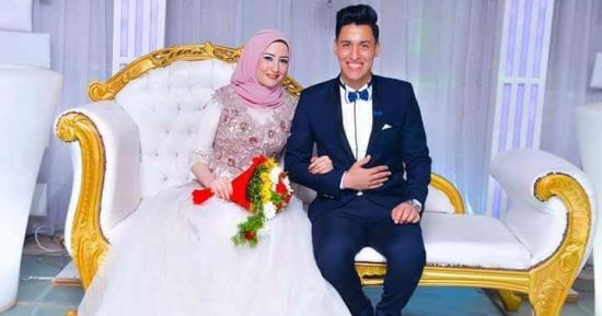 بالصور.. طالب واقعة الحضن بكلية الحقوق بطنطا يخطب زميلته ببسيون