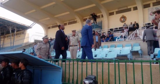 بالصور.. مدير أمن الغربية يراجع أعداد جماهير الزمالك وطنطا