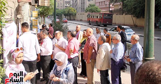 بالصور..عوض تاج الدين وأبو الغار يصوتان فى انتخابات التجديد النصفى لنقابة الأطباء 