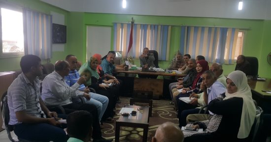 بالصور.. رئيس مدينة القنطرة يعقد أول اجتماع مع رؤساء وسكرتيرى القرى الجدد