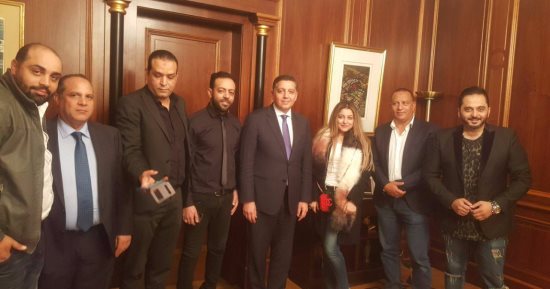 تامر عاشور يلتقى السفير المصرى فى فيينا بعد إحيائه حفلا بـ"الدونا سنتروم"
