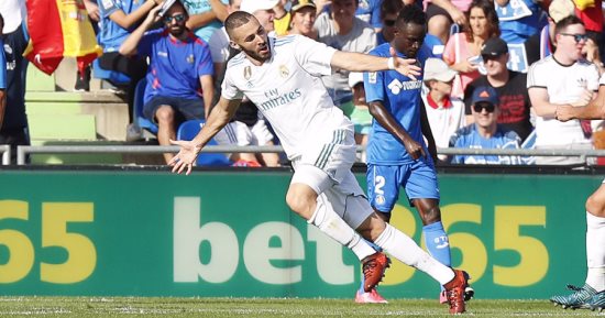 شاهد.. بنزيما يحرز هدف ريال مدريد الأول أمام مالاجا بالدوري الإسباني