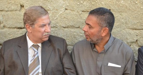 بالصور.. محافظ الإسماعيلية يقدم واجب العزاء لأسرة شهيد سيناء بقرية فنارة