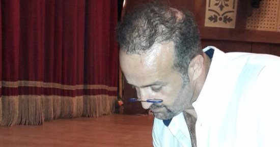 أيمن عزب يوقع على استمارة "علشان تبنيها" لمطالبة الرئيس بالترشح لفترة ثانية