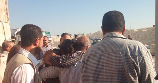 بالصور.. عامل يحاول الانتحار بمصنع الدلتا للسكر فى كفر الشيخ اعتراضا على نقله