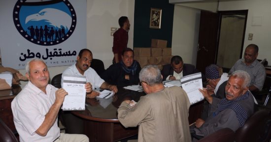 بالصور.. مستقبل وطن بأسيوط يفتح أبوابه لجمع توقيعات حملة "علشان تبنيها"