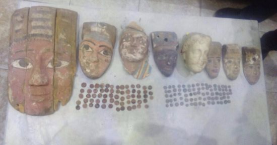 بالصور.. القبض على تاجر بحوزته 149 قطعة أثرية فى بنى مزار بالمنيا
