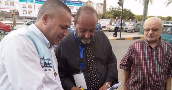بالصور.. أطباء بدمياط يوقعون على استمارة "علشان تبنيها" لدعم ترشح السيسي