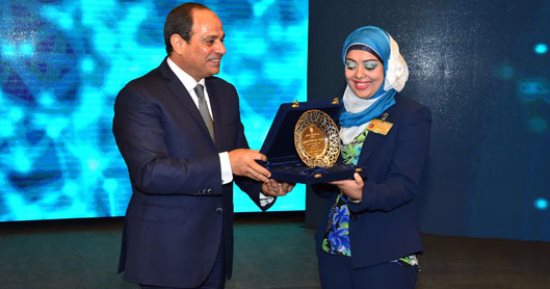 السيسي يطالب الإعلاميين بإلقاء الضوء على النماذج الناجحة للشباب