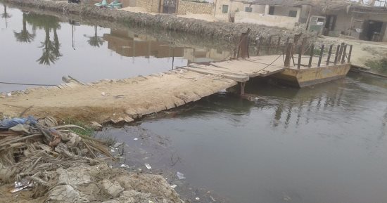 أهالى "فنارة" يطالبون بكوبرى جديد بدلا من "معدية الموت"