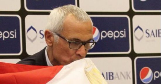 محمد صلاح ينشر صور لـ"كوبر" يقبل علم مصر