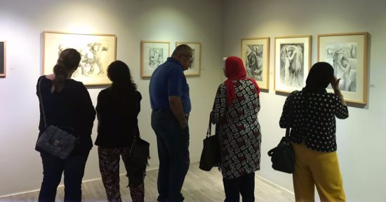 بتحب الفن التشكيلى.. شاهد تداع حر لإسلام زاهر بجاليرى مصر