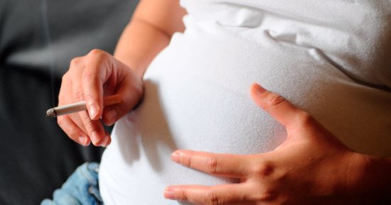 البدانة والتدخين وارتفاع عمر المرأة يعرض الجنين لعدة أمراض.. اعرف التفاصيل