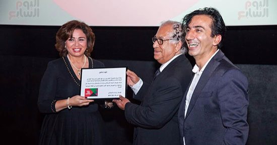 بالفيديو والصور.. إلهام شاهين تُكرم من مهرجان روتردام.. و"يوم للستات" يحصد أفضل فيلم