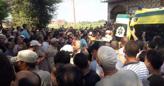 بالصور.. الآلاف بالبحيرة يشيعون جثمان شهيد الواجب بسيناء فى مسقط رأسه