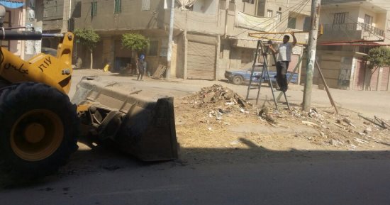 بالصور.. إزالة إشغالات كوبرى أبو موسى بروضة دمياط