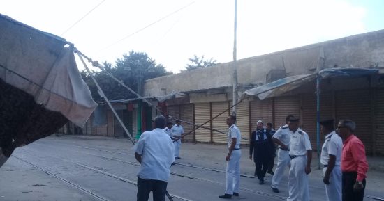 تطهير شنايش الأمطار  غرب الإسكندرية استعداداً لاستقبال الشتاء