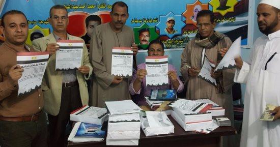 بالصور.. 150 ألف مواطن يوقعون على استمارات حملة "علشان تبنيها" بالفيوم